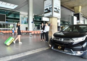thuê xe 7 chỗ đi sân bay Tân Sơn Nhất