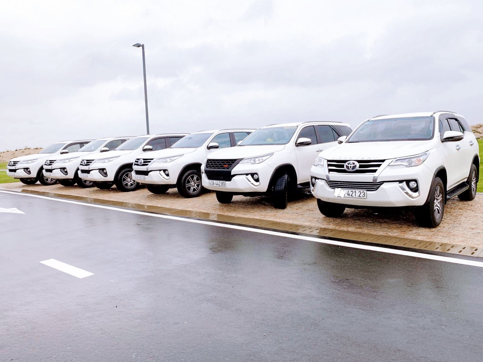 Thuê Xe Đi Tỉnh Giá Rẻ Thủ Đức – Tiết Kiệm, Xe Đẹp, Không Phát Sinh