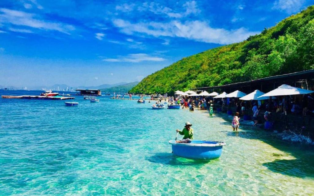 thuê xe có tài xế đi tour Nha Trang