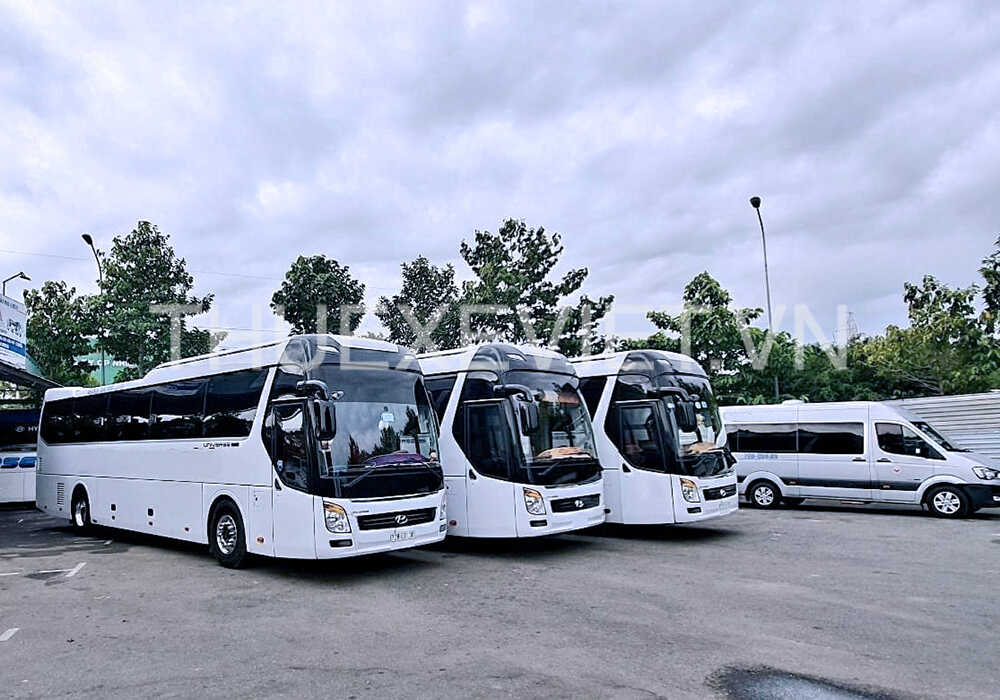 <img src="..." alt="Thuê xe du lịch quận 2 - dịch vụ có tài xế Tuấn Khải">