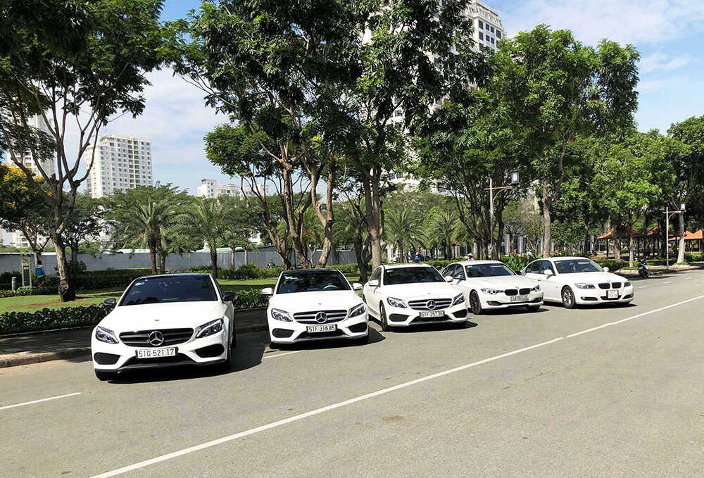 Thuê xe có tài xế đi công tác