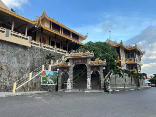 Thuê xe 7 chỗ thủ đức đi long hải