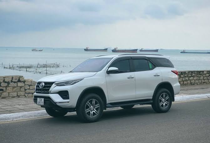 Thuê xe 7 chỗ Linh Trung đi tỉnh dài ngày giá tốt, xe đẹp, tài xế kinh nghiệm, phục vụ tận nơi Thủ Đức.