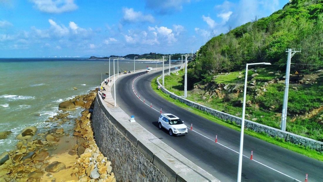 Thuê Xe 7 Chỗ Thủ Đức Đi Suối Nước Nóng Bình Châu Mùa Hè Giá Tốt
